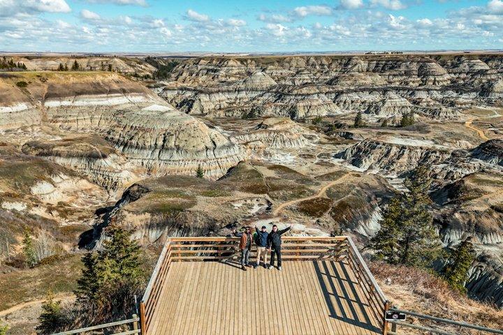 Day of Dinosaurs & Hoodoos from Calgary to Drumheller Badlands