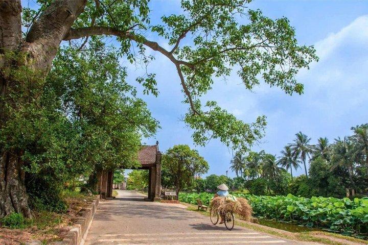 Explore Duong Lam Ancient Village from Hanoi by Jeep
