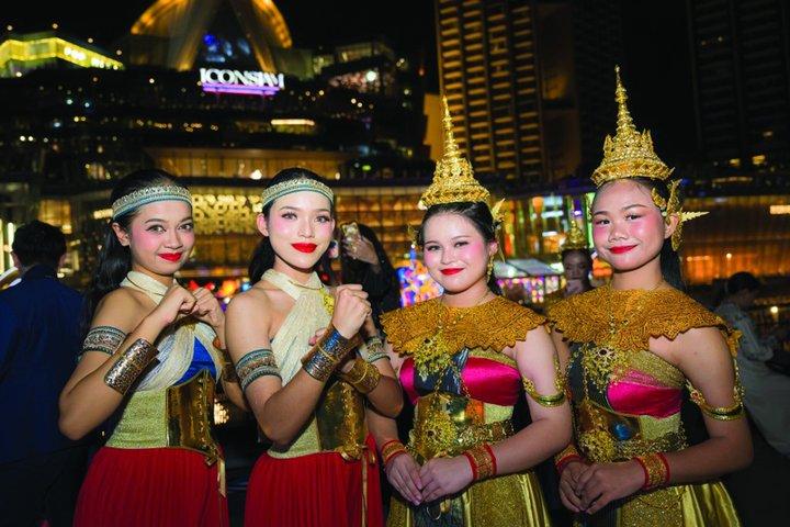 Bangkok Sawasdee Chaophraya River Dinner Cruise at ICONSIAM