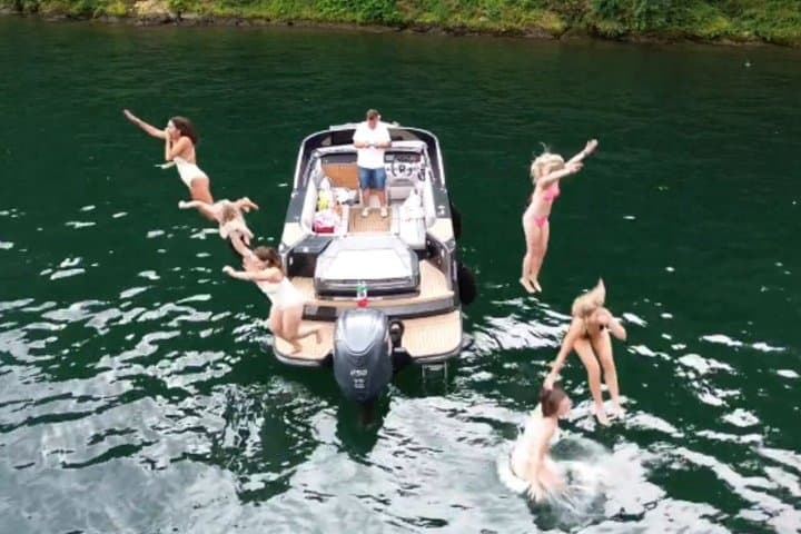 Lake Como: Private Express Boat Tour to Bellagio & Wine