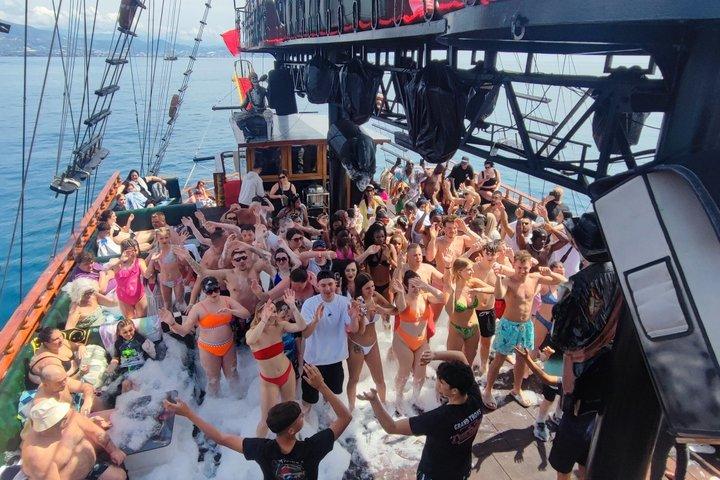 Alanya Boat Tour with Foam Party, Swimming & Hotel Pickup