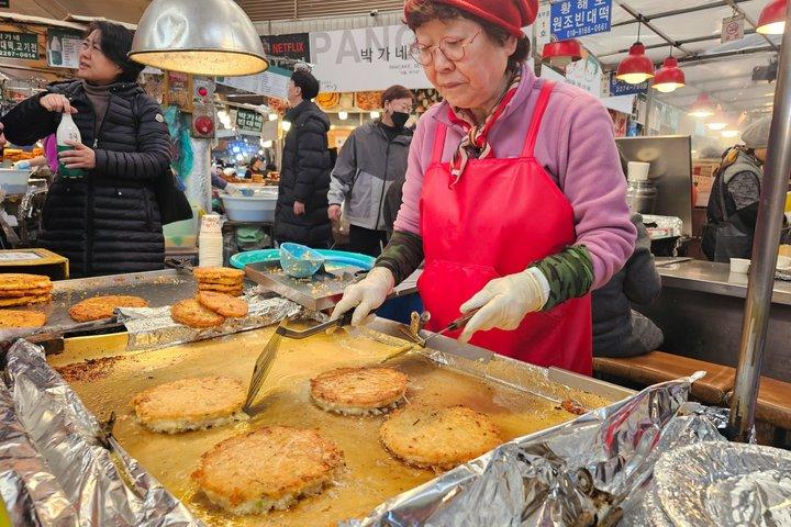 Seoul Suppers Food Tour with 12+ Tastings