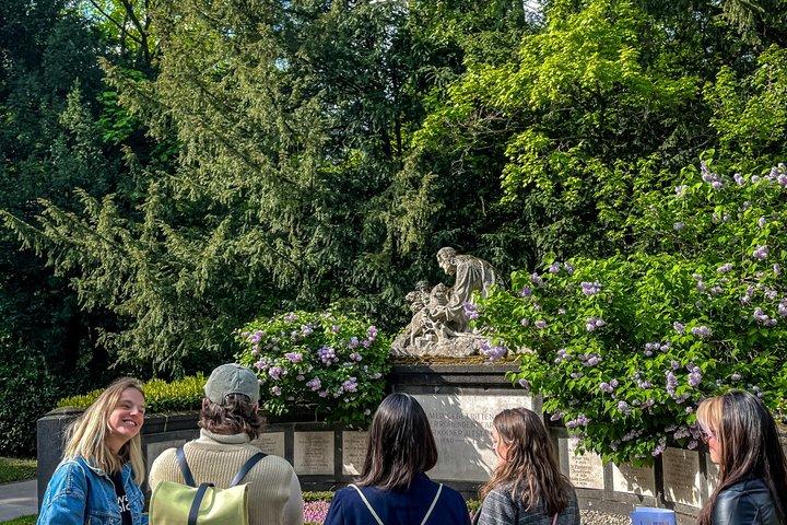 Cologne's City of the Dead Melaten Cemetery Tour in English