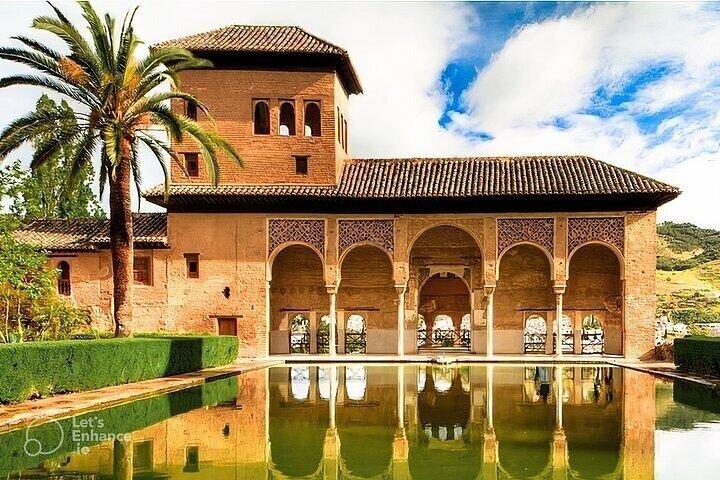 Shared Historical Alhambra and Nasrid Places Tour