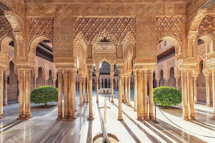 Shared Historical Alhambra and Nasrid Places Tour