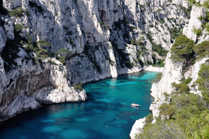 Beautiful boat tour in the Calanques with swimming