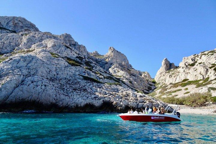 Beautiful boat tour in the Calanques with swimming