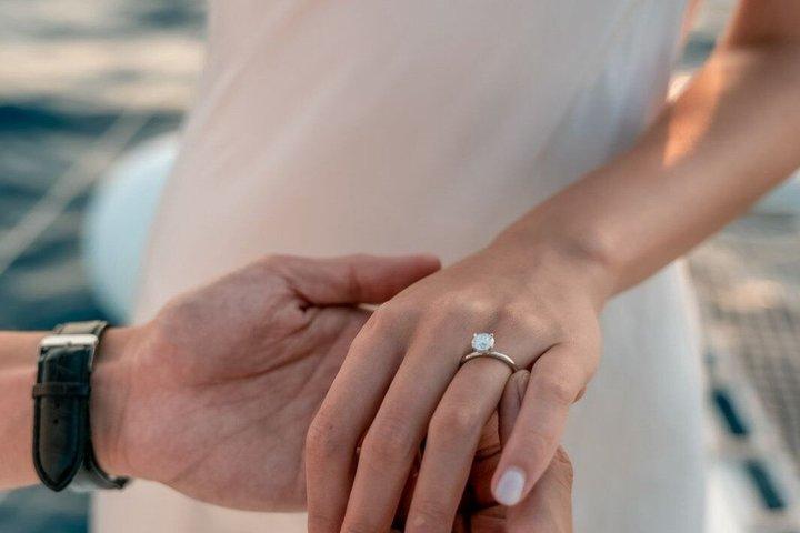 Santorini Proposal Experience with Romantic Setup and Planning
