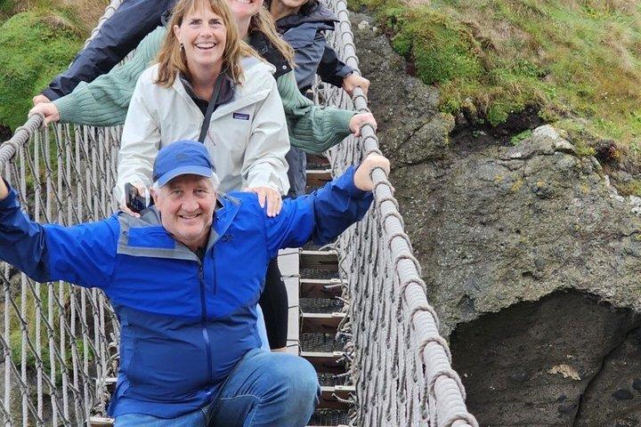Luxury Giants Causeway Tour in Mercedes + FREE Belfast Mural Tour
