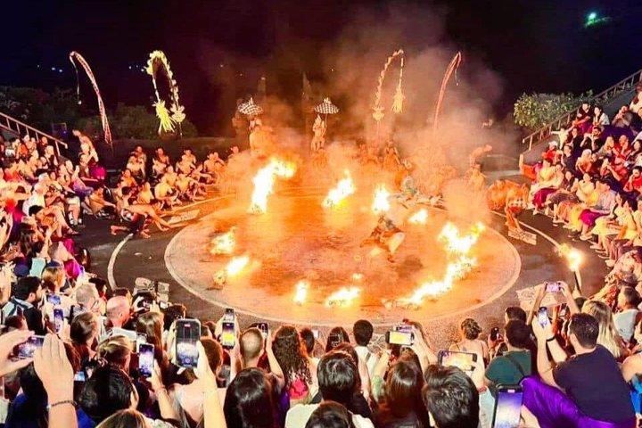 Private Uluwatu Temple and Kecak Fire Dance Evening Tour in Jimbaran Bay