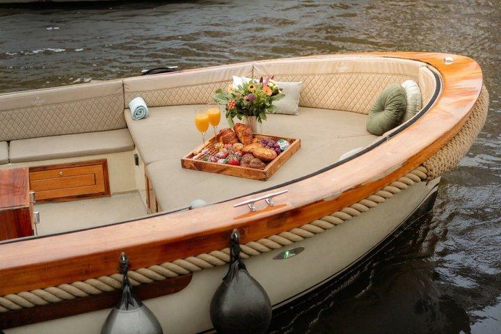 Amsterdam: 1.5-Hour Cozy Morning Breakfast Canal Cruise