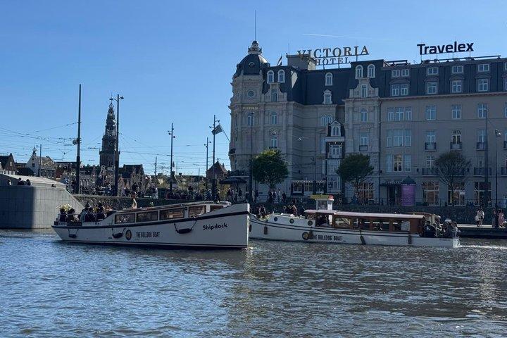 Amsterdam: The Bulldog Boat Tour, Smoke-Friendly incl. 2 Drinks
