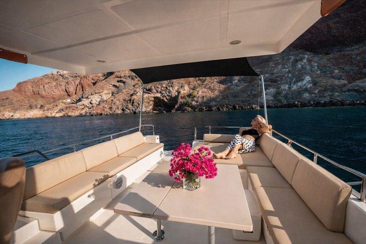 Motor Yacht (2026)Luxury Private Cruise Around Santorini