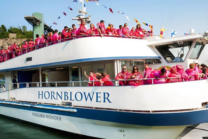 Niagara Falls Canadian Luxury Tour: Boat, Journey, Skylon & Lunch