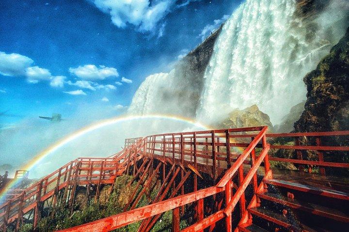 Maid of the Mist & Cave of the Winds Walking Tour