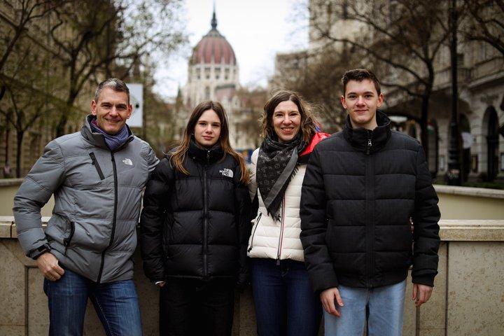 Budapest Private Guided Tour with Photoshoot - Small(2hrs)