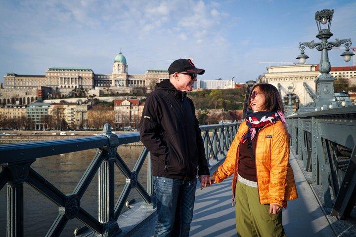 Budapest Private Guided Tour with Photoshoot - Small(2hrs)