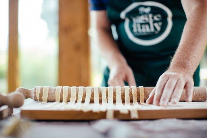 Tuscany Express Experience: Pasta Class & Wine Tour from Florence