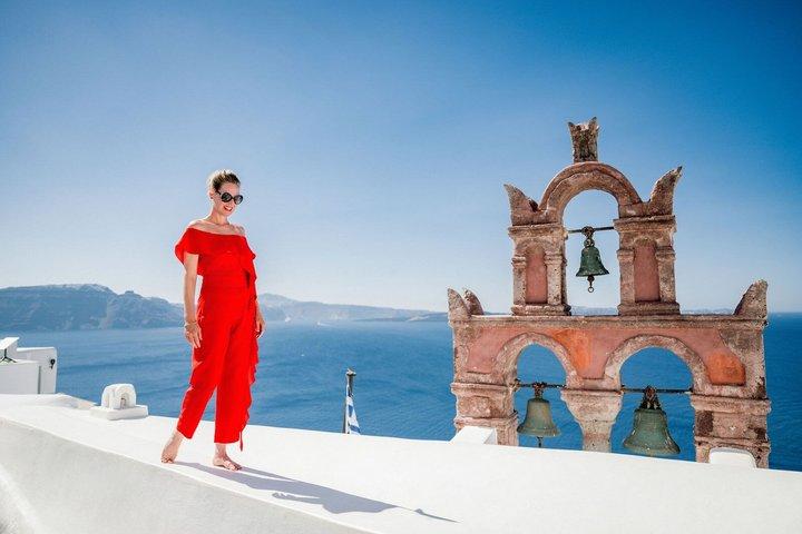 Solo Traveler Mini Photo Session in Oia