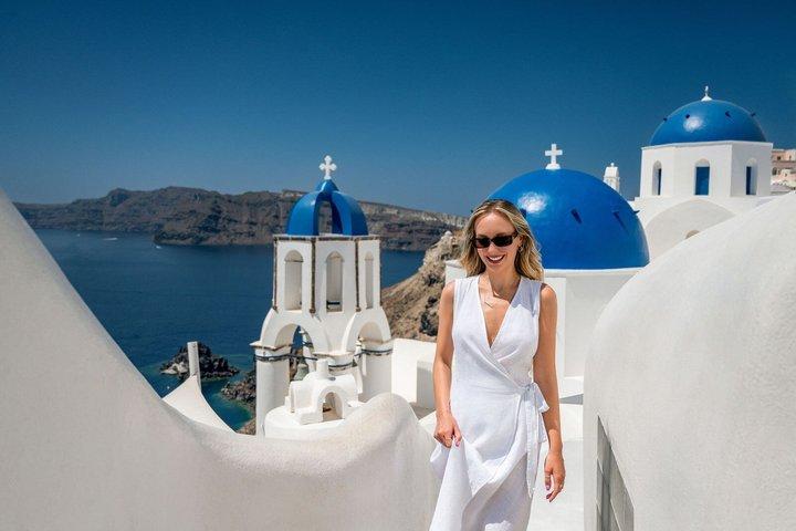Solo Traveler Mini Photo Session in Oia
