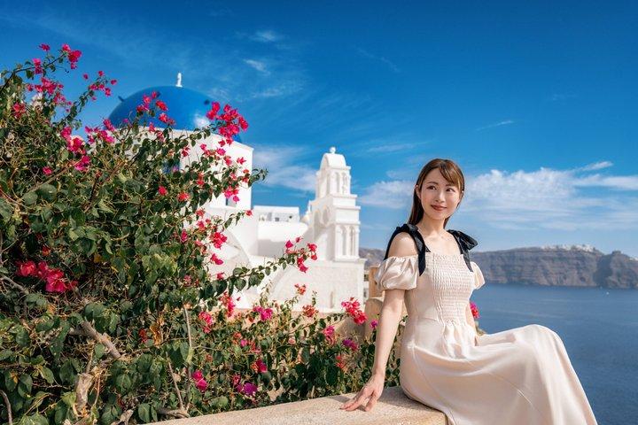 Solo Traveler Mini Photo Session in Oia