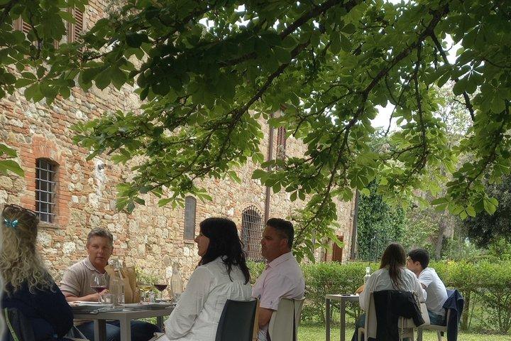 Private Montepulciano Wine Experience with Lunch in Local Setting