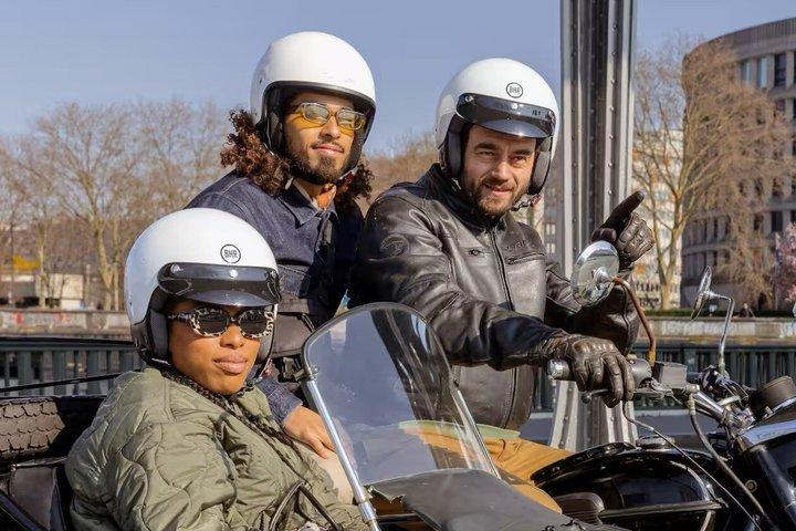 Paris: Shoot a Vertical Video on a Sidecar with a Pro Filmmaker