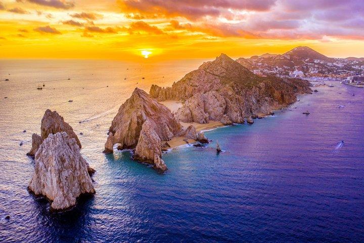 Oceanus Sunset Party Cruise in Cabo San Lucas
