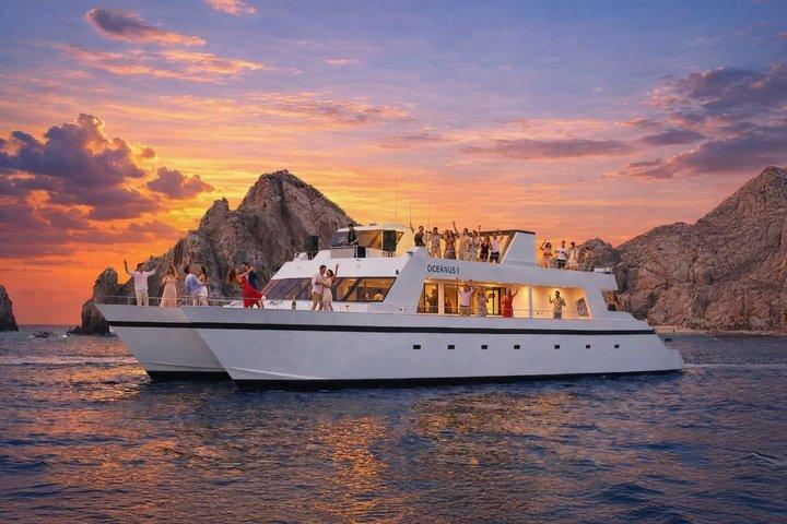 Oceanus Sunset Party Cruise in Cabo San Lucas