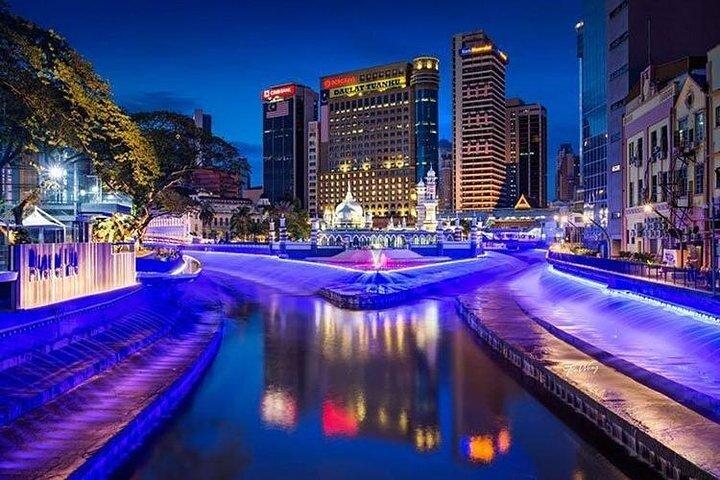 KLCC Lake of Symphony and The River Of Life Tour - Private