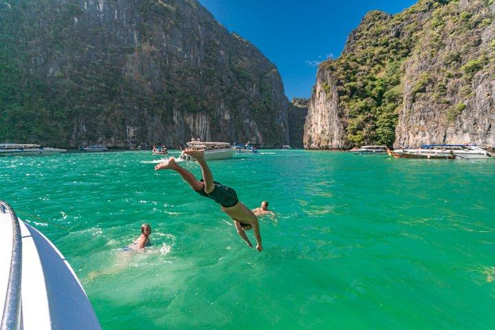 Phi Phi, Maya, Khai and Pileh Day Trip by Catamaran From Phuket