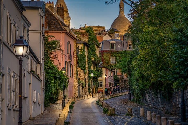 Montmartre Hidden Gems and Sacre Coeur Walking Tour