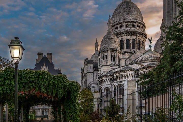 Montmartre Hidden Gems and Sacre Coeur Walking Tour