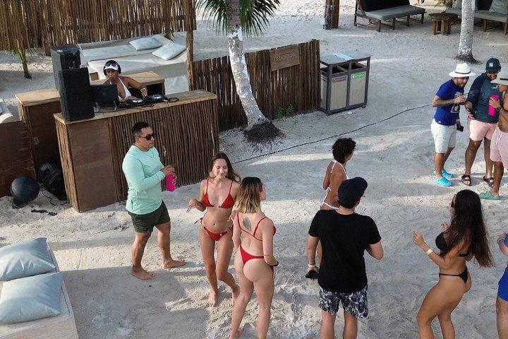 Isla Mujeres Adventure Snorkeling North Beach and Buffet Included