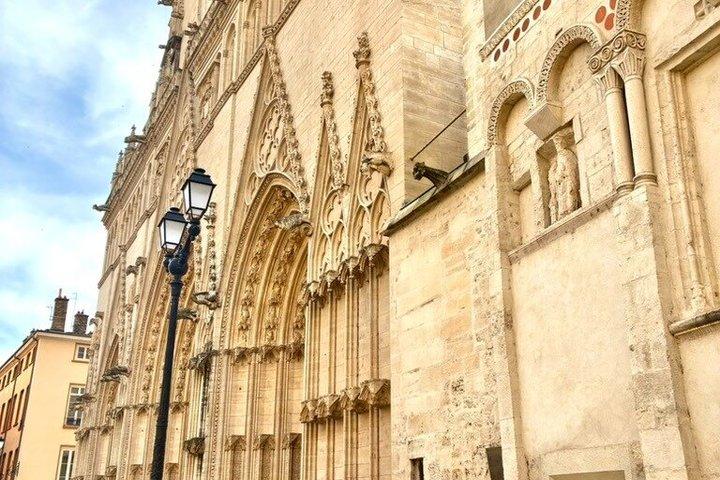 Lyon: Hidden Traboules and Old Town Walking Tour