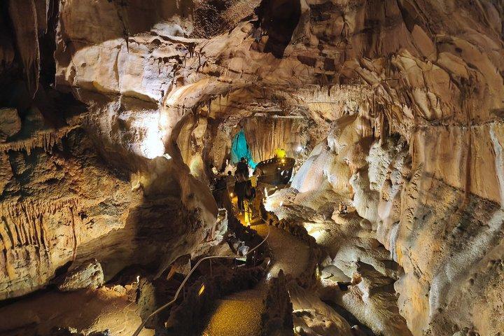 Lisbon: Dinosaur Footprints, Caves, and Obidos Tour