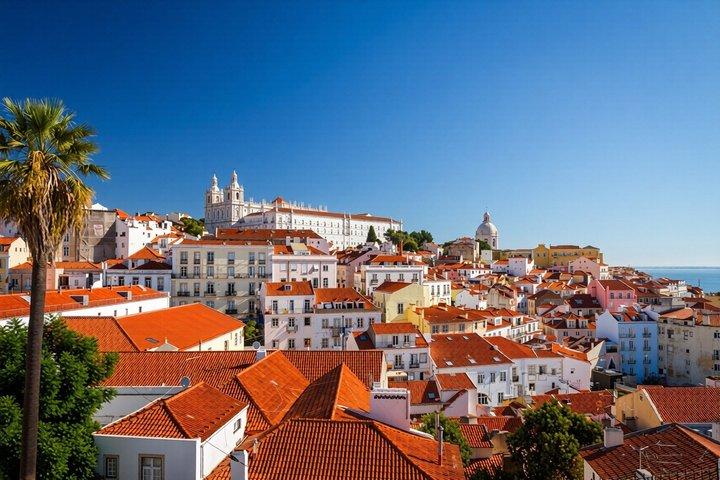 Lisbon Tour: Castle Skip-the-Line + Old Town (& Fado experience)