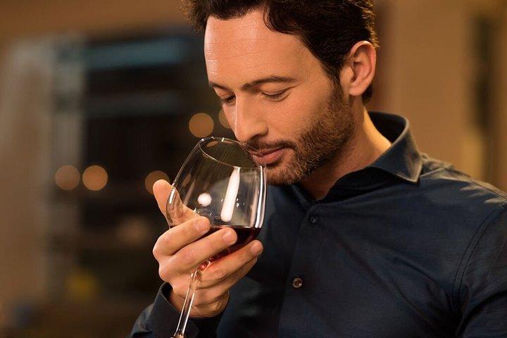 Private deluxe pintxos tour with Spanish Wines in San Sebastian