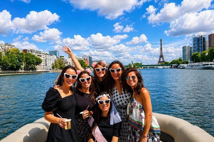 Private cruise with Paris water way