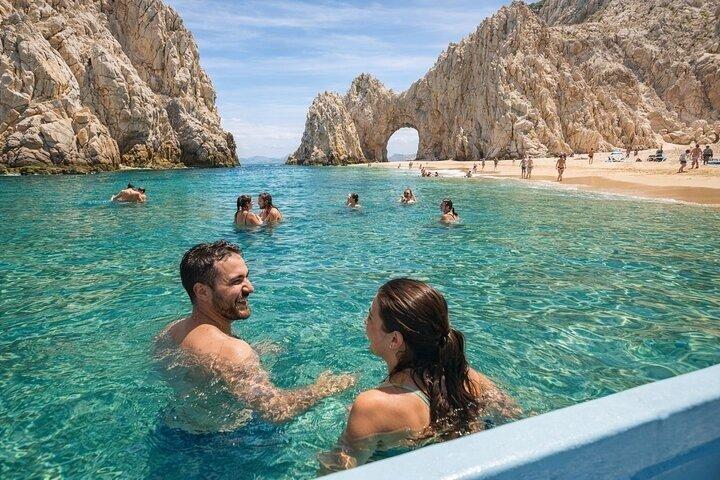 Private Glass Bottom Boat Tour to El Arco and Lover's Beach