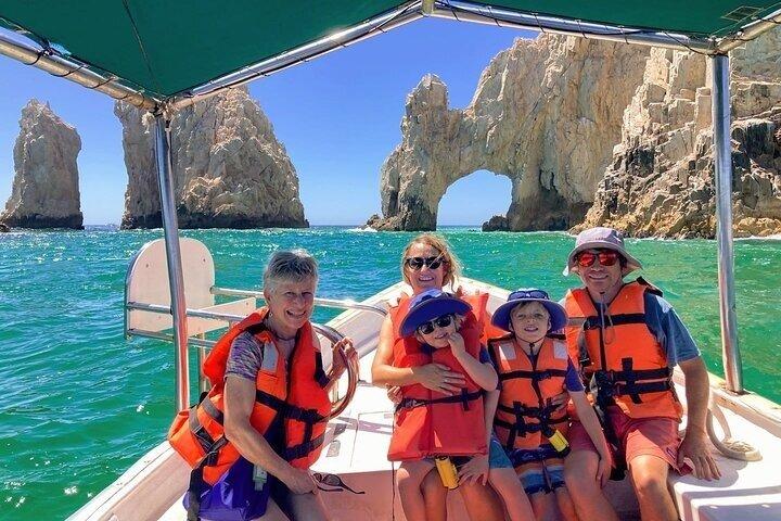 Private Glass Bottom Boat Tour to El Arco and Lover's Beach