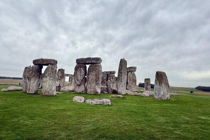 Private Day Tour from London - Stonehenge and Bath