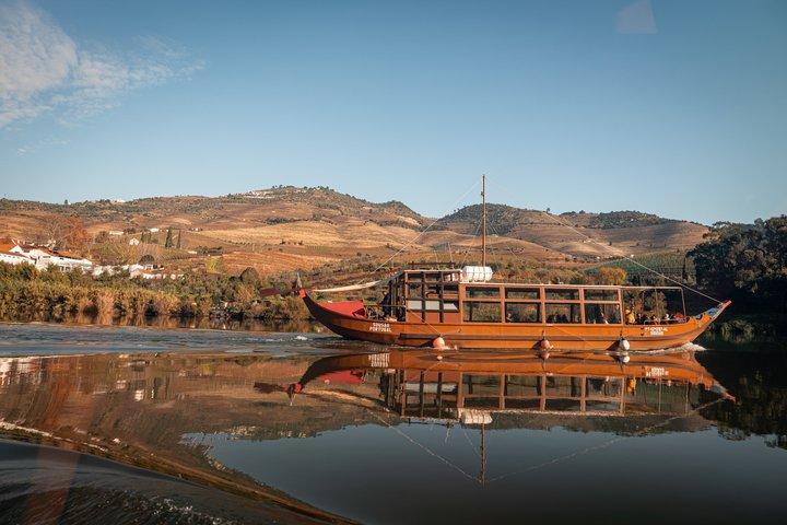 Douro Valley Wine Tour: 2 Wineries, Lunch & River Cruise