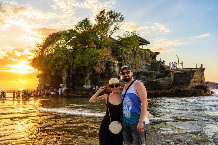 Tanah Lot and Uluwatu Temple Tour Including Seafood Dinner at Jimbaran Beach