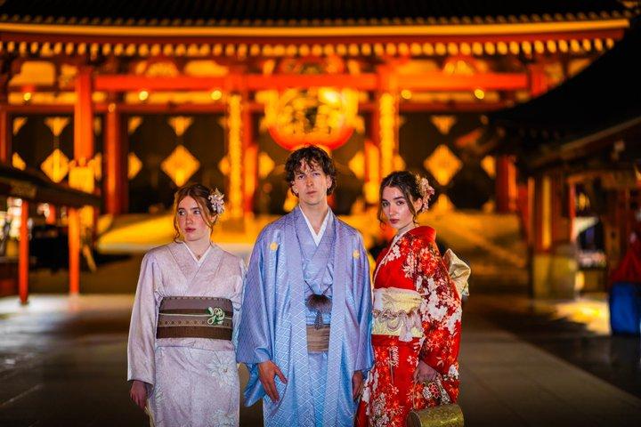 Tokyo: Asakusa Guided Photoshoot Including Kimono Rental