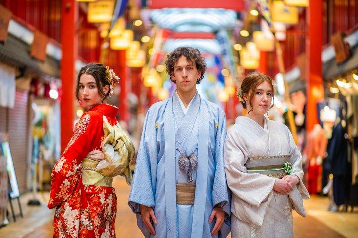 Tokyo: Asakusa Guided Photoshoot Including Kimono Rental