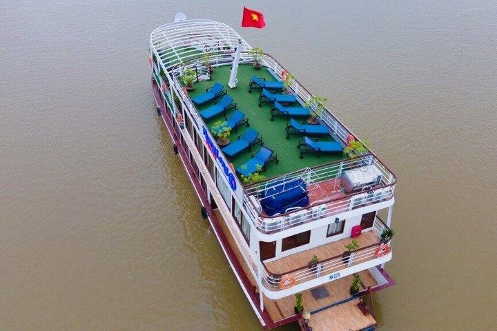 Full Day Weekend Cruising On The Red River