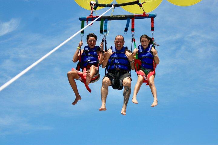 Waikiki Parasailing in Hawaii from Oahu