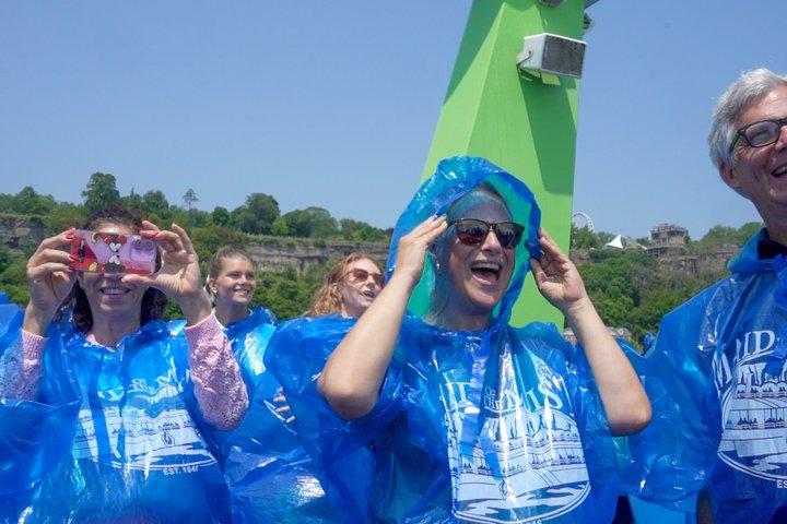Niagara Falls: Small Group Tour of American & Canadian Sides