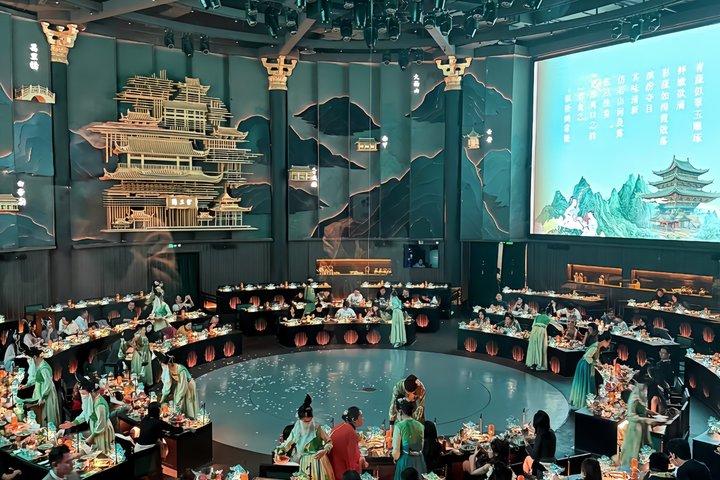 Chengdu Hongdingyan Hot Pot and Hanfu Cultural Show Experience